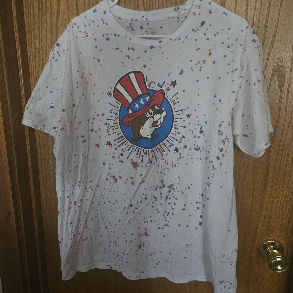 Buc-ees White Graphic T-Shirt with Patriotic Design